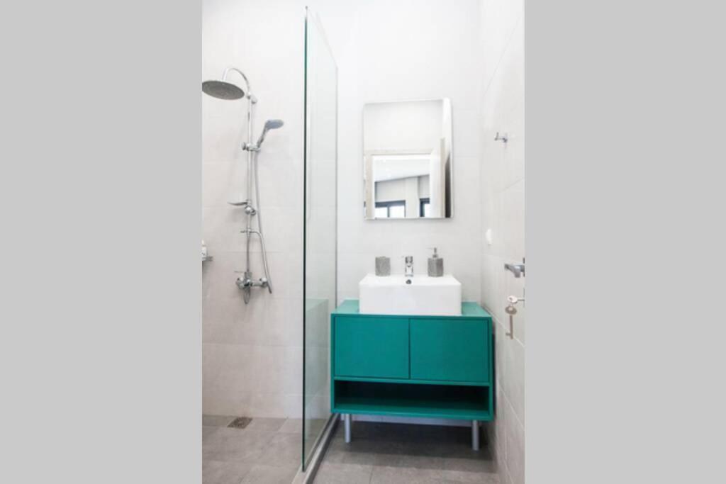 E Spacious Cornered Brand New Studio Apartment E Афіни Екстер'єр фото