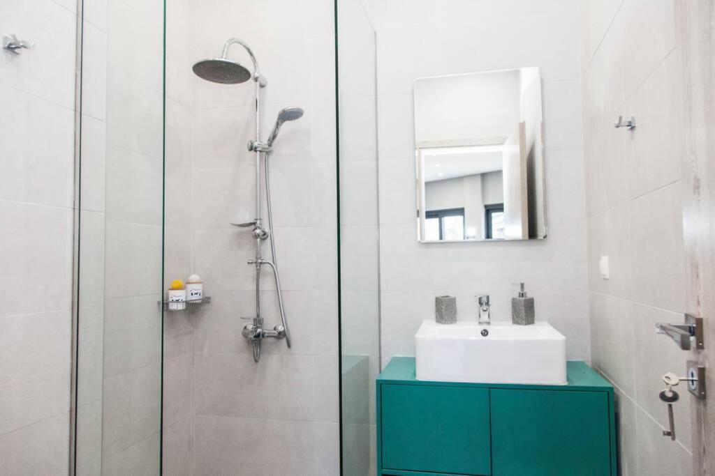 E Spacious Cornered Brand New Studio Apartment E Афіни Екстер'єр фото