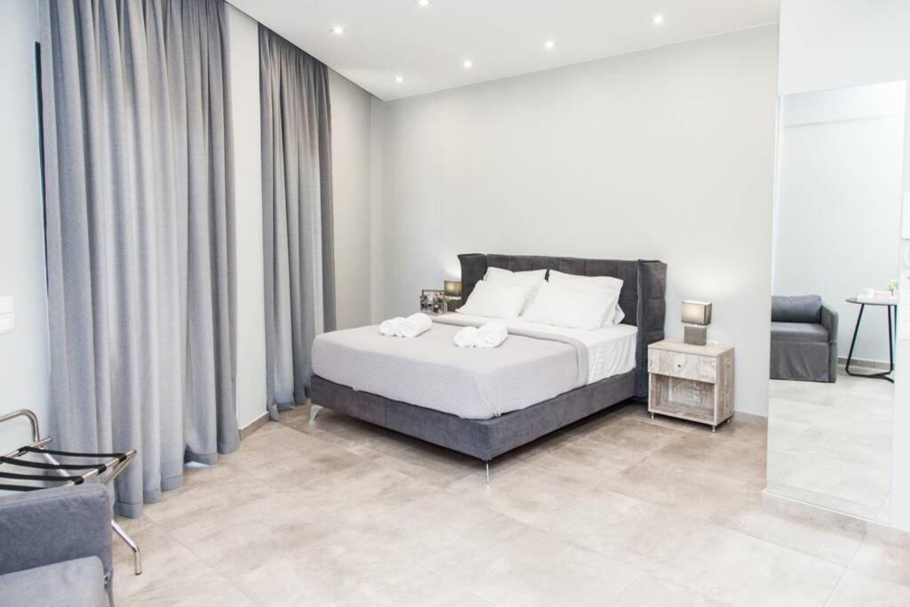 E Spacious Cornered Brand New Studio Apartment E Афіни Екстер'єр фото